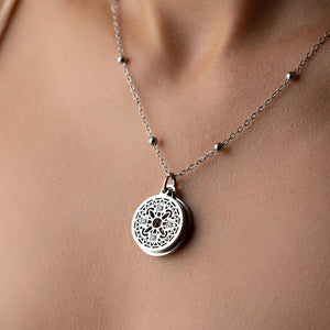 Custom Locket Necklace with Photo, Personalized Photo Pendant, Engravable Memorial Jewelry, Mothers Day Gift for Her