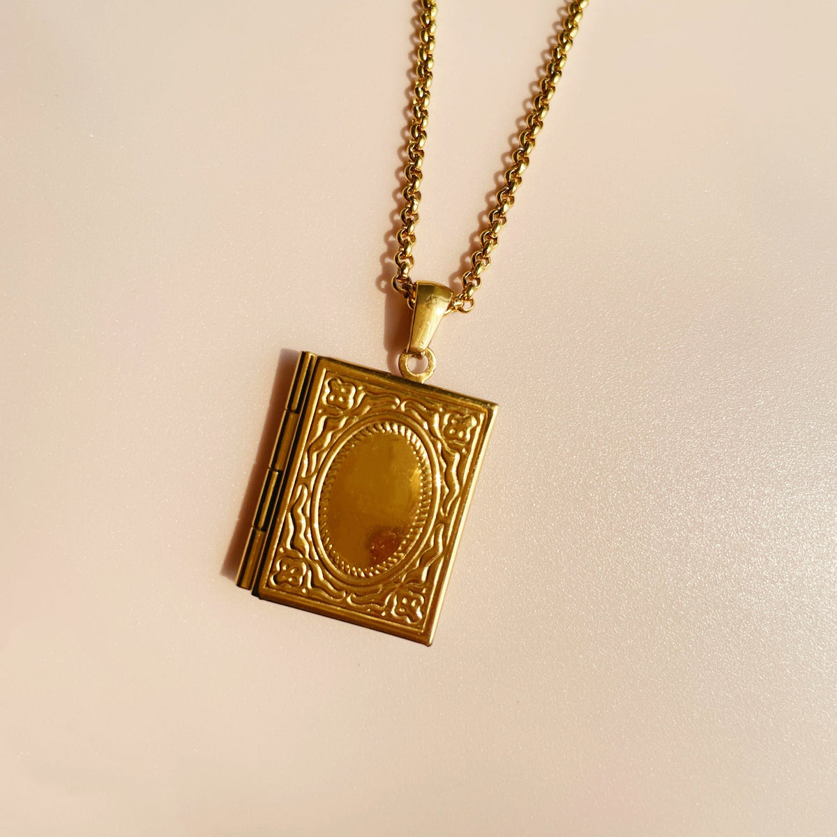Personalized Gold Photo Locket Necklace, Gift for Her