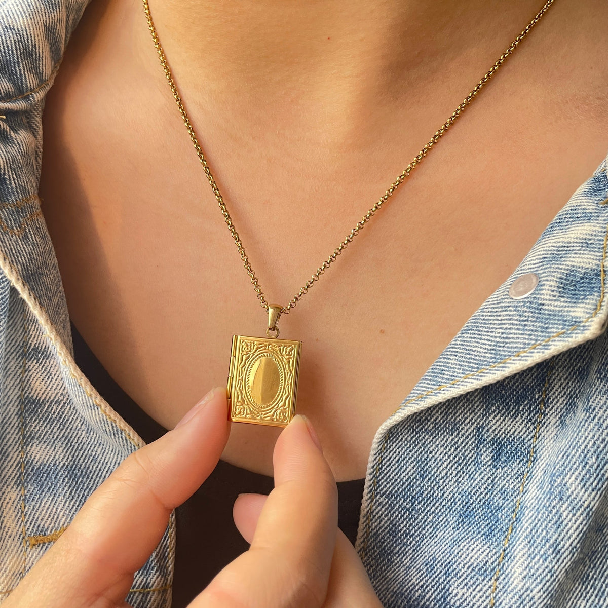 Personalized Gold Photo Locket Necklace, Gift for Her